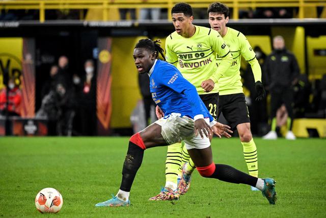 书写NBA新纪录！詹姆斯父子同时登场创造历史