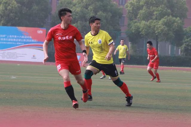 媒体人：新疆球员刘懿霆在体测中膝盖受伤