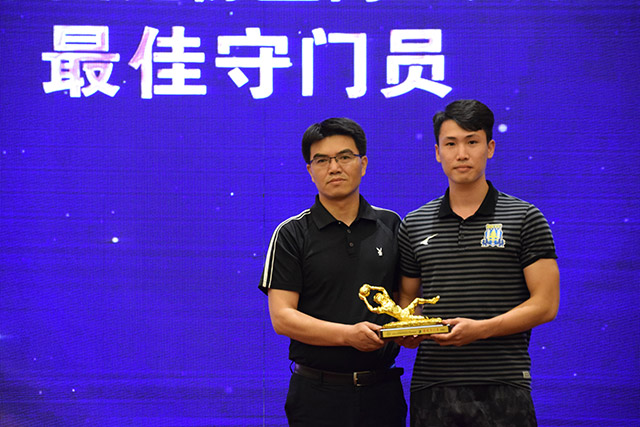 字母哥30+12雄鹿逆转步行者 马刺36分大胜快船