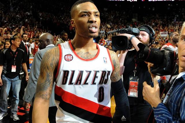 西卡25分布伦森31分 步行者克尼克斯3-3进抢七